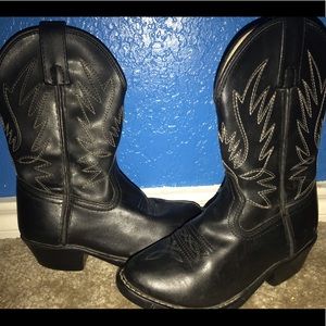 Black unisex boots size 11c